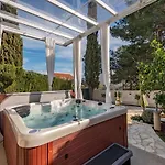 Amazing Home In Zdrelac * Zdrelac