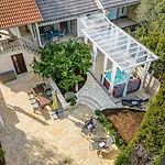 Amazing Home In Zdrelac Holiday home *