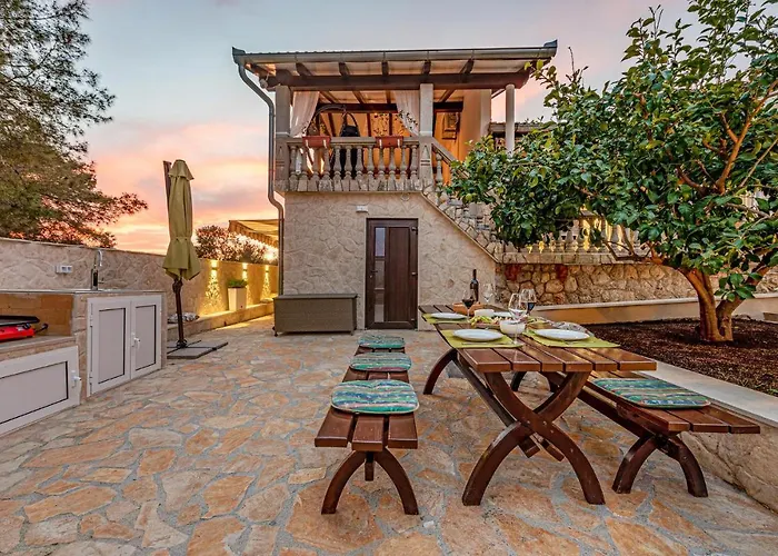 Casa de Férias 3 Bedroom Beach Front Home In Zdrelac Ždrelac
