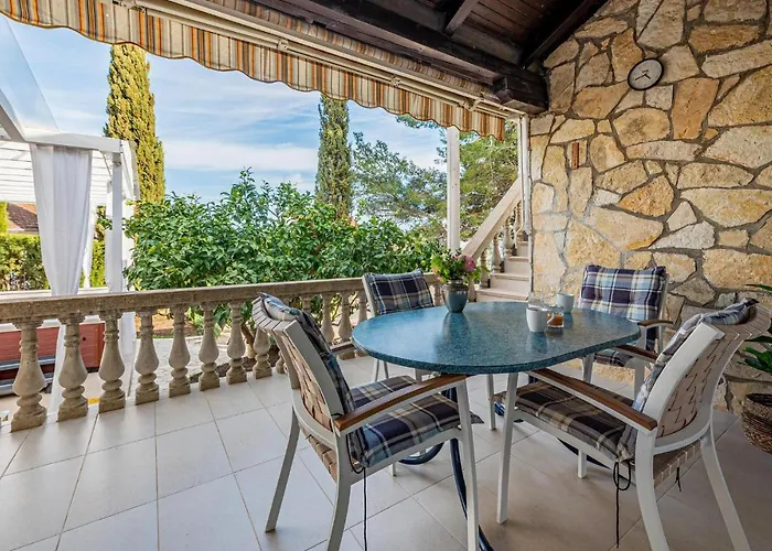 3 Bedroom Beach Front Home In Zdrelac Casa de Férias *