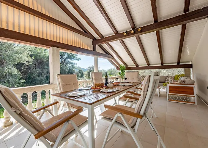3 Bedroom Beach Front Home In Zdrelac Casa de Férias