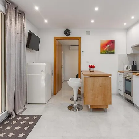 Ferienhaus 3 Bedroom Beach Front Home In Zdrelac