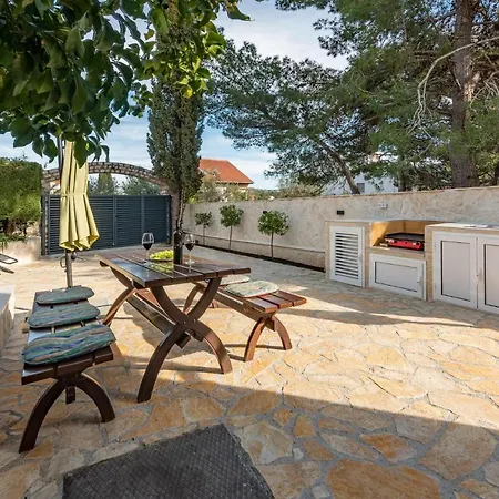 3 Bedroom Beach Front Home In Zdrelac Zdrelac