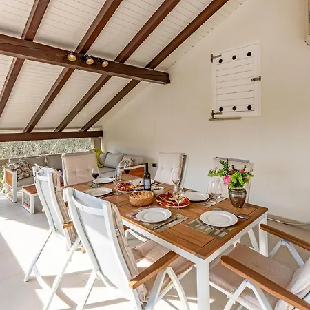 3 Bedroom Beach Front Home In Zdrelac Zdrelac