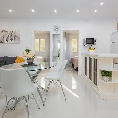 Holiday home 3 Bedroom Beach Front Home In Zdrelac Zdrelac