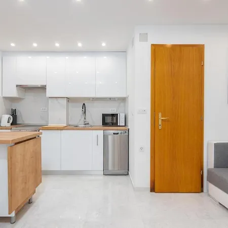 3 Bedroom Beach Front Home In Zdrelac Ferienhaus *