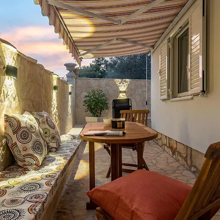 Holiday home 3 Bedroom Beach Front Home In Zdrelac