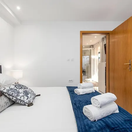 3 Bedroom Beach Front Home In Zdrelac Zdrelac