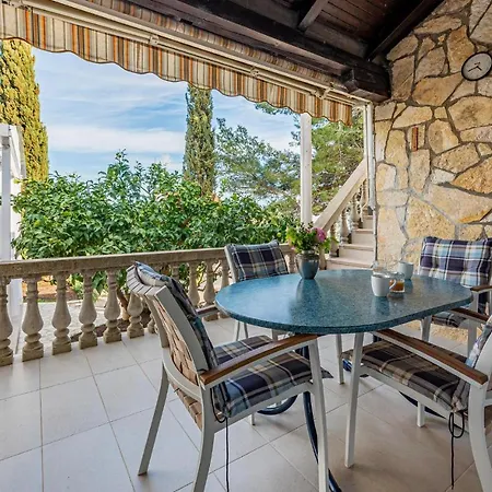 3 Bedroom Beach Front Home In Zdrelac Holiday home *