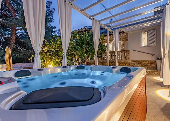 3 Bedroom Beach Front Home In Zdrelac * Ждрелац