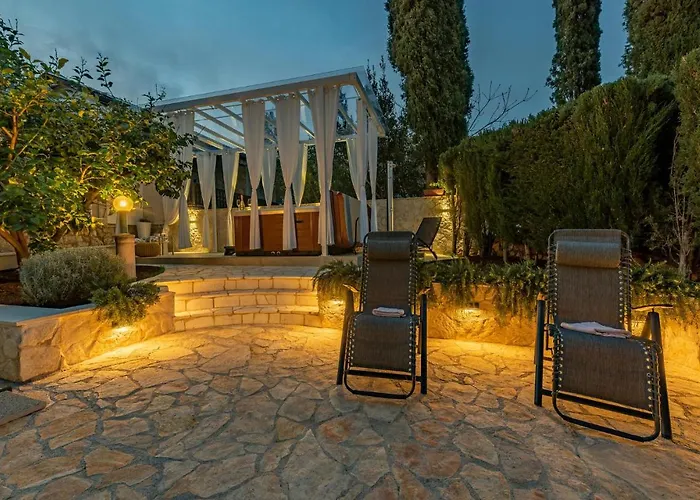 Дом отдыха 3 Bedroom Beach Front Home In Zdrelac