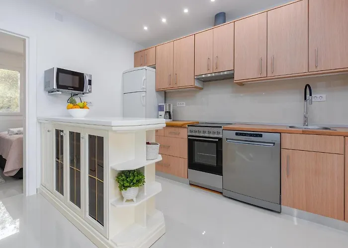 Дом отдыха 3 Bedroom Beach Front Home In Zdrelac *