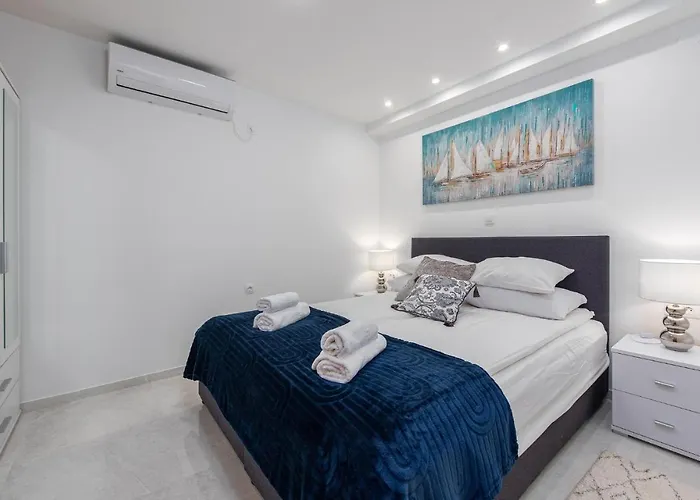 3 Bedroom Beach Front Home In Zdrelac Дом отдыха Ждрелац