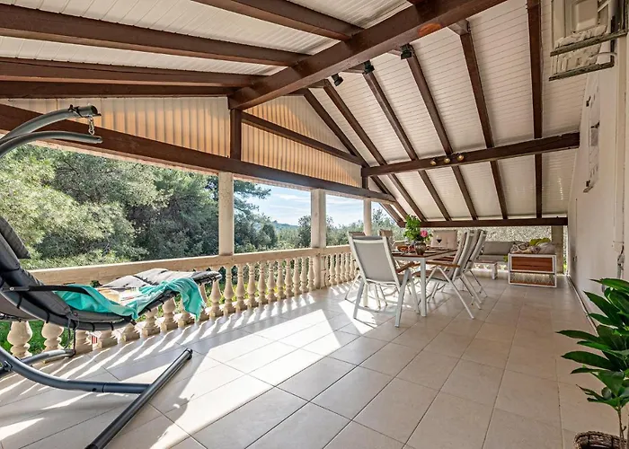 Дом отдыха 3 Bedroom Beach Front Home In Zdrelac