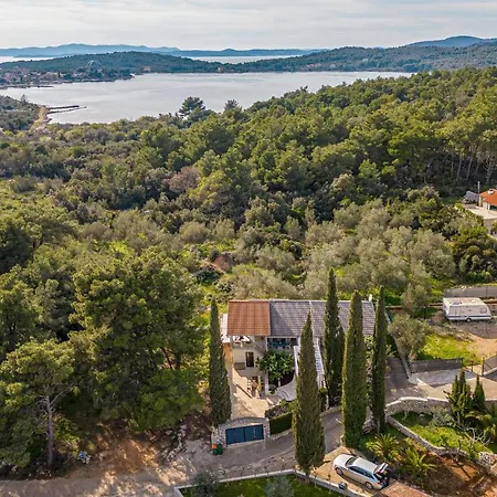 Сasa de vacaciones 3 Bedroom Beach Front Home In Zdrelac *