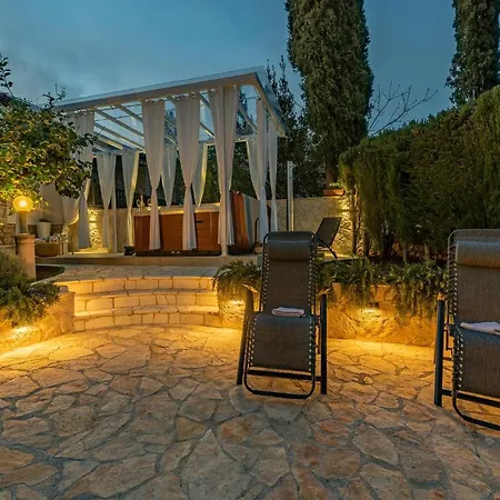 Сasa de vacaciones 3 Bedroom Beach Front Home In Zdrelac