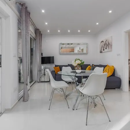 3 Bedroom Beach Front Home In Zdrelac Сasa de vacaciones