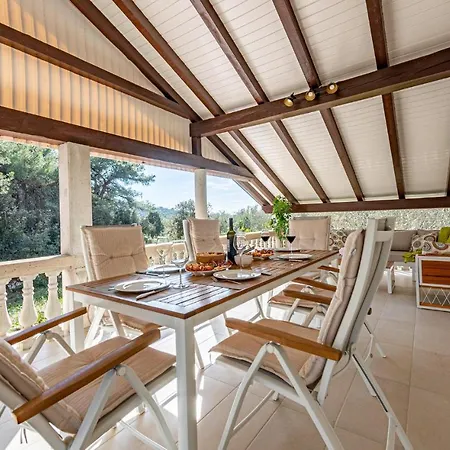 3 Bedroom Beach Front Home In Zdrelac Сasa de vacaciones