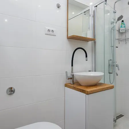 3 Bedroom Beach Front Home In Zdrelac * Ždrelac