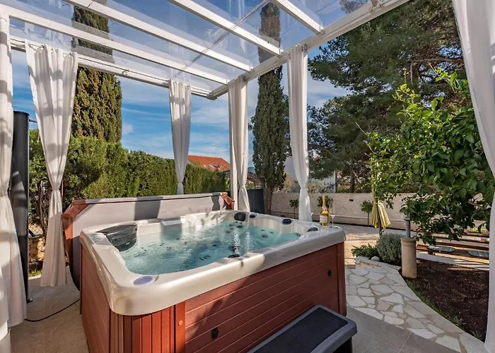 3 Bedroom Beach Front Home In Zdrelac * Ždrelac