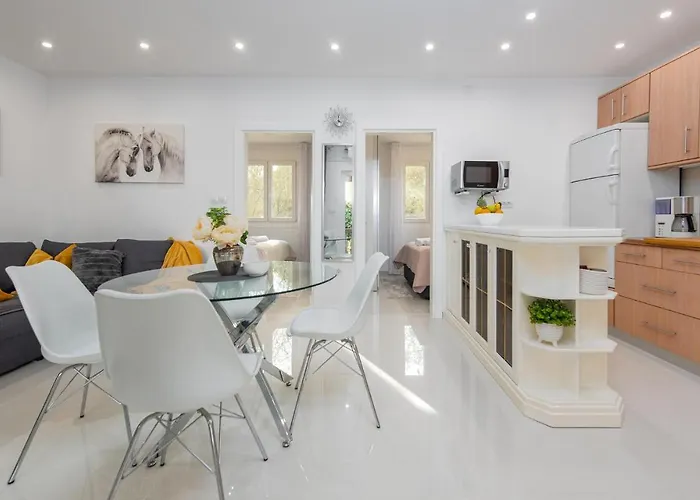 Hébergement de vacances 3 Bedroom Beach Front Home In Zdrelac Ždrelac