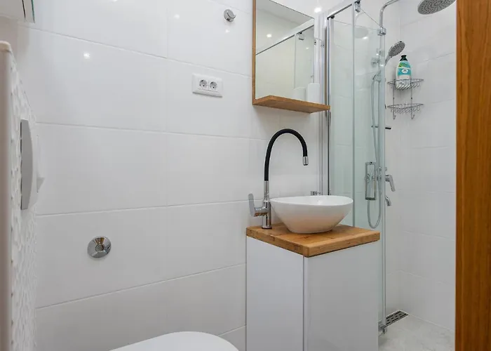 3 Bedroom Beach Front Home In Zdrelac * Ždrelac